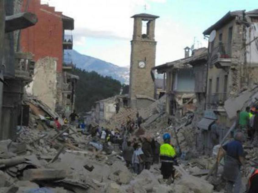 A view of the clock tower in Amatrice after earthquake / photo: independent.co.uk