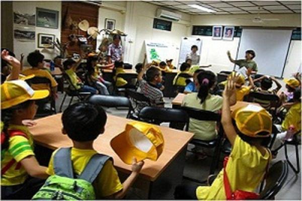Young students learn about our rich natural heritage in the Nature Keeper Programme / photo: nparks.gov.sg