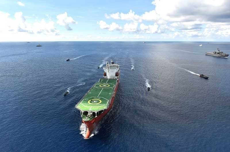 Special Forces teams from Brunei, the Republic of Korea, Singapore and Thailand closing in on simulated hijacked merchant vessel MV Avatar via rigid-hull inflatable boats as part of a scenario-based counter-terrorism exercise during the ASEAN Defence Ministers’ Meeting-Plus (ADMM-Plus) Exercise on May 2016 / photo: mindef.gov.sg