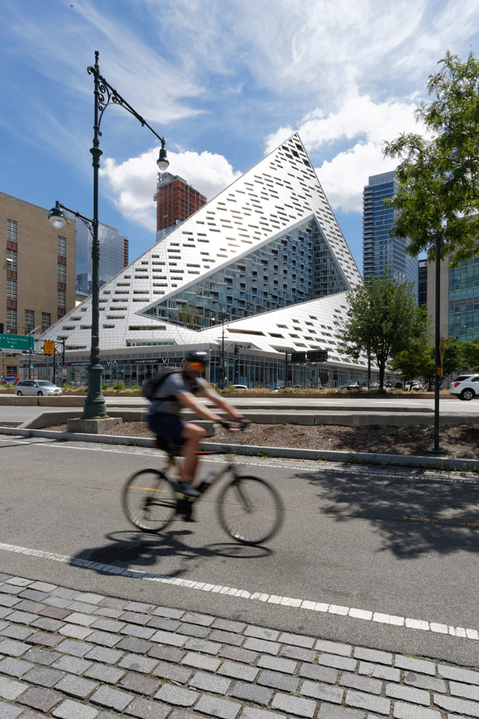 VIA 57 West in New York, USA / photo: international-highrise-award.com