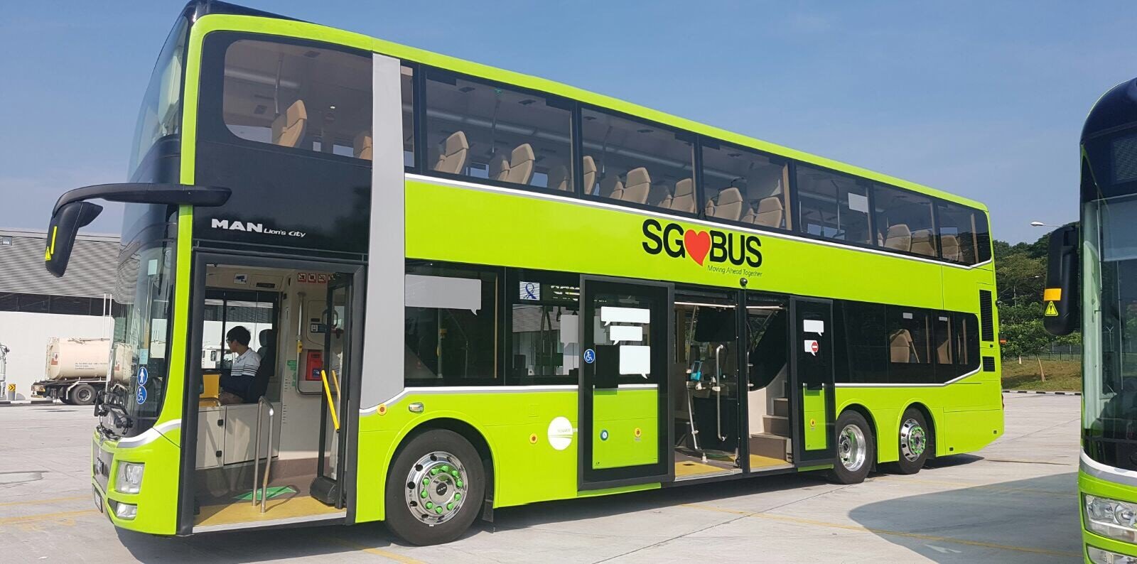 The double-deck three-door bus / photo: LTA