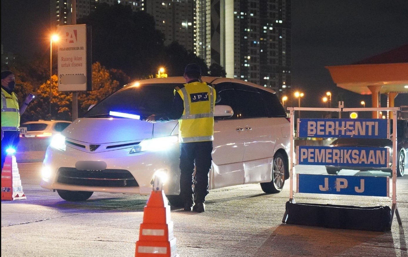 Malaysian authorities seize 21 vehicles for illegal taxi services targeting  tourists - The Online Citizen