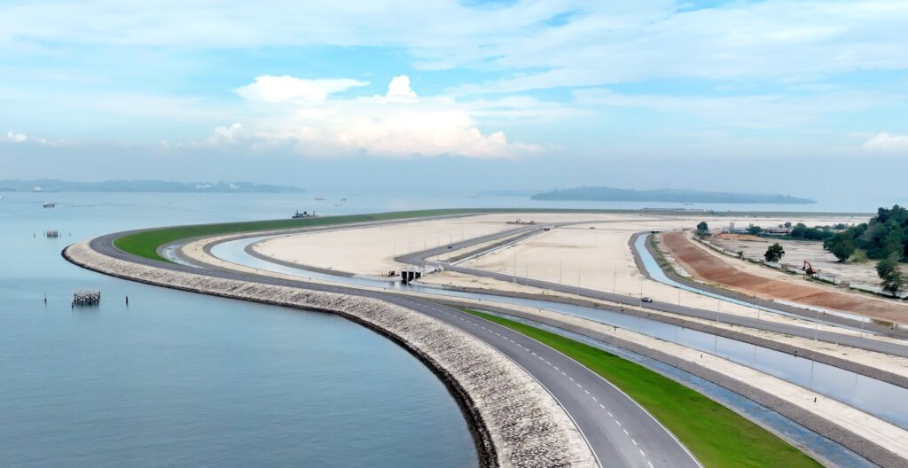 A 10km-long coastal dike protecting the low-lying polder land from the sea (Credit: HDB)